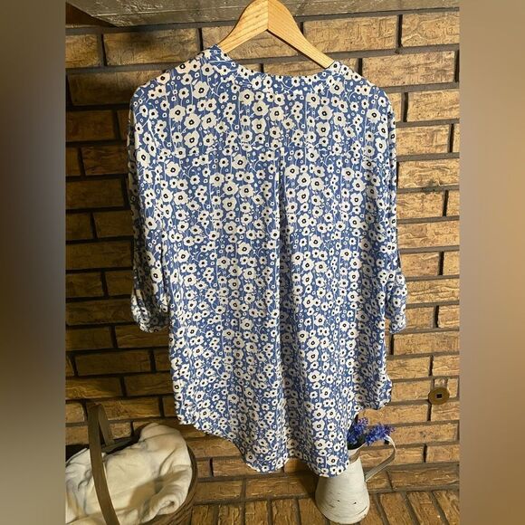 ‎Gorgeous C EST. 1946 floral top - Picture 4 of 8